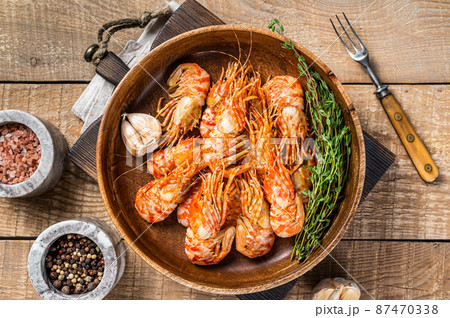 Greenland Shrimps Prawns in a wooden plate with thyme. wooden background. Top view 87470338