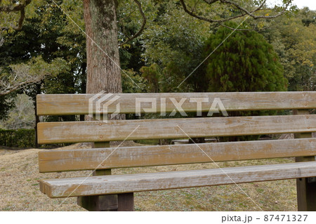 公園のベンチ 公園のベンチ 87471327