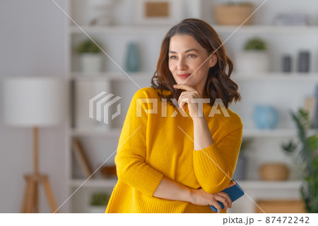 woman standing in the living room 87472242