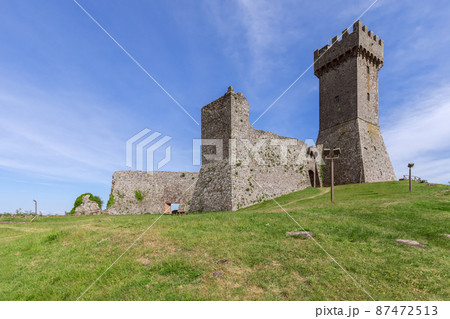 Daylight on Rocca of Radicofani fortress with plants on brick walls, Tuscany, Italy 87472513