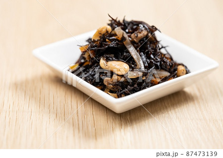 【料理】ひじきの煮物　おかず 87473139