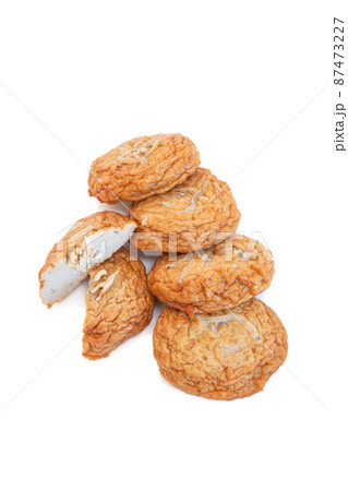 しらす、イワシ入り青魚天、さつま揚げ【白背景】 しらす、イワシ入り青魚天、さつま揚げ【白背景】 87473227