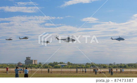 ロシア軍ヘリコプターの編隊飛行 ロシア軍ヘリコプターの編隊飛行 87473387