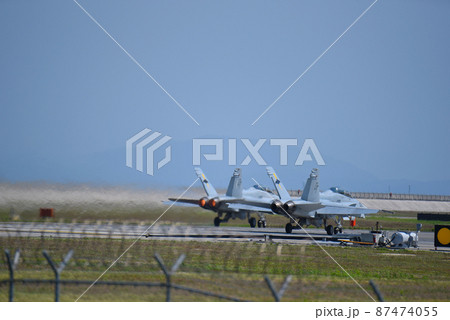 F/A-18D戦闘攻撃機 離陸 87474055