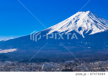 富士山　冬景　富士吉田から眺望 87474084