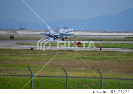 F/A-18D戦闘攻撃機着陸 87474274