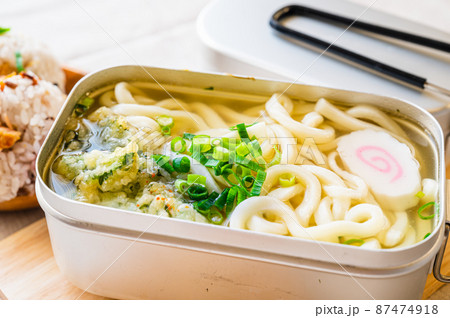 メスティンで作った菜の花天うどん メスティンで作った菜の花天うどん 87474918