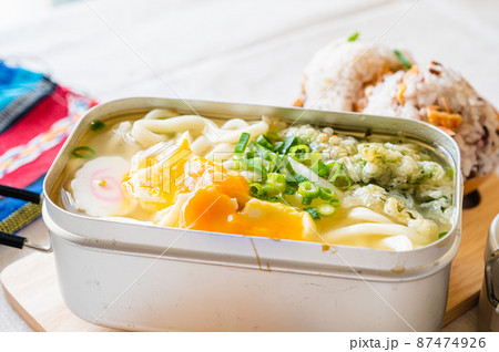 メスティンで作った卵入り菜の花天うどん 87474926