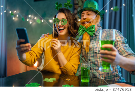 couple celebrating St. Patrick's Day couple celebrating St. Patrick's Day 87476918