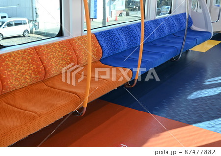 315系電車の車内のロングシート 315系電車の車内のロングシート 87477882