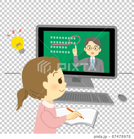 イラスト素材:パソコン画面を見てオンライン授業を先生から受ける笑顔の小学生（女の子/電球マーク） 87478978