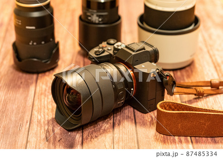 【デジタル】ミラーレス一眼と交換レンズ【フルサイズ】 【デジタル】ミラーレス一眼と交換レンズ【フルサイズ】 87485334