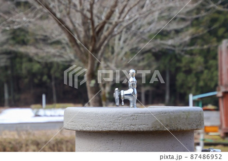 公園の水飲み場 公園の水飲み場 87486952