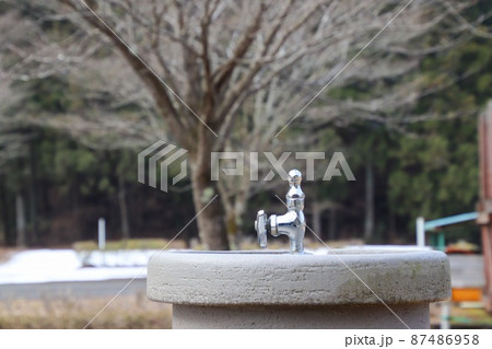 公園の水飲み場 公園の水飲み場 87486958