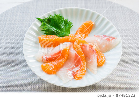 鯛とサーモンの刺し身 87491522
