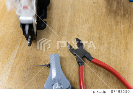 電線加工にしようされる工具 87492530