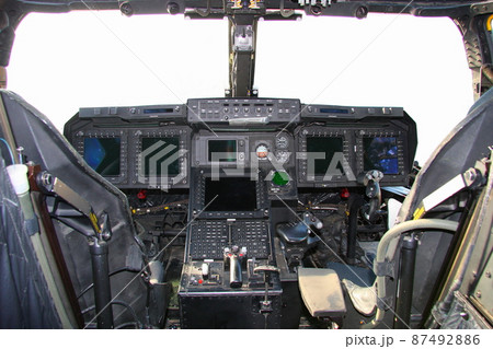 アメリカ海兵隊のMV-22オスプレイ（コックピット後方から） 87492886