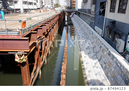 川の護岸工事 川の護岸工事 87494123