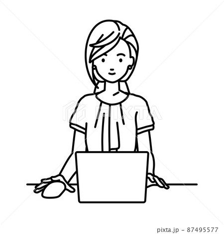 デスクで座ってPCを使っているオフィスカジュアルの女性 デスクで座ってPCを使っているオフィスカジュアルの女性 87495577