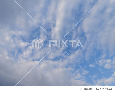 青空と雲の背景素材 青空と雲の背景素材 87497438