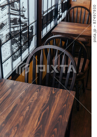 襖のへやに置かれた机と椅子　Desk and chair 87497930
