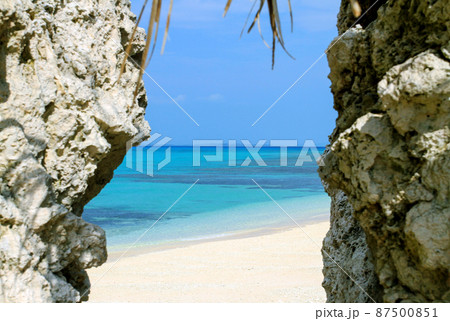 沖縄 新城島(パナリ)上地島の風景 八重山諸島 沖縄 新城島(パナリ)上地島の風景 八重山諸島 87500851