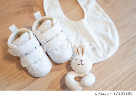 子供素材 新生児の洋服 子供素材 新生児の洋服 87501836