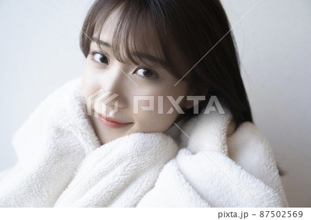 毛布と女性のポートレート 毛布と女性のポートレート 87502569