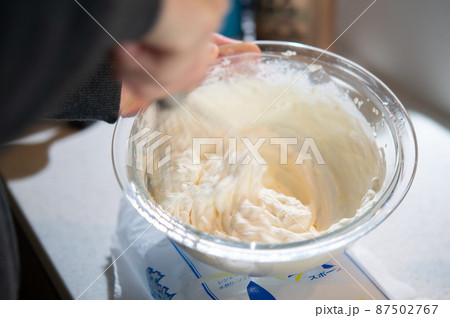 生クリームを泡立てる 87502767