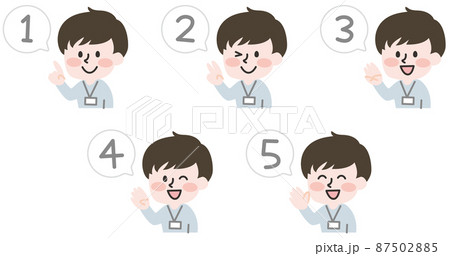 数を数える私服の男性スタッフ 87502885