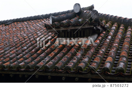 重要文化財中村家住宅琉球赤瓦の屋根 87503272