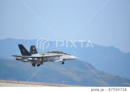 F/A-18D戦闘攻撃機　離陸 87504738