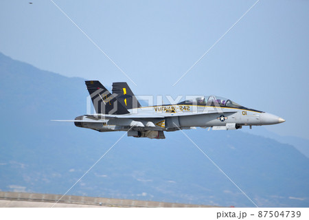F/A-18D戦闘攻撃機　離陸 87504739