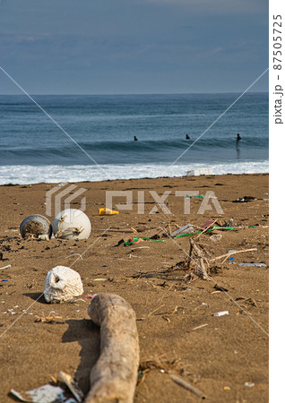 海洋汚染(鷹巣海水浴場) 海洋汚染(鷹巣海水浴場) 87505725