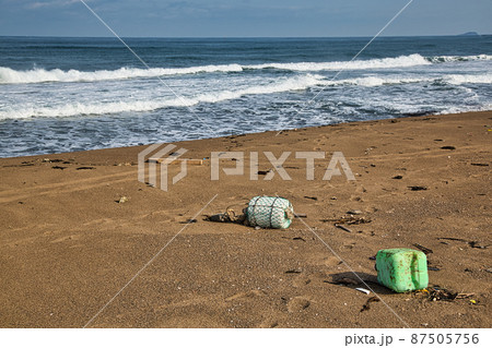 海洋汚染（鷹巣海水浴場） 87505756