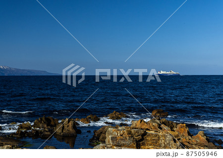 【新潟県】佐渡両津港に入港するときわ丸 【新潟県】佐渡両津港に入港するときわ丸 87505946
