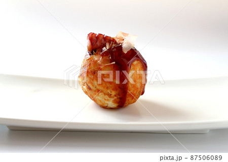 蛸が見えてるたこ焼き 87506089