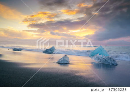 Ice beach in jokulsarlon, Iceland. 87506223
