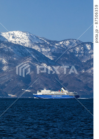 【新潟県】佐渡両津湾を航行するときわ丸 【新潟県】佐渡両津湾を航行するときわ丸 87506359