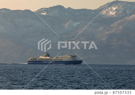 【新潟県】佐渡両津湾を出港するときわ丸 【新潟県】佐渡両津湾を出港するときわ丸 87507335