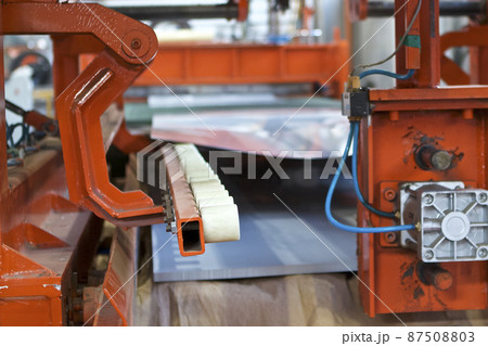 Elements of various sections of the galvanized steel processing line in rolls. 87508803