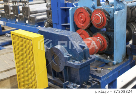Elements of various sections of the galvanized steel processing line in rolls. 87508824