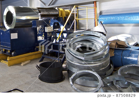 Elements of various sections of the galvanized steel processing line in rolls. 87508829