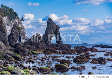 （静岡県）南伊豆　逢ヶ浜（おうのはま）の奇岩・エビ穴 87509016