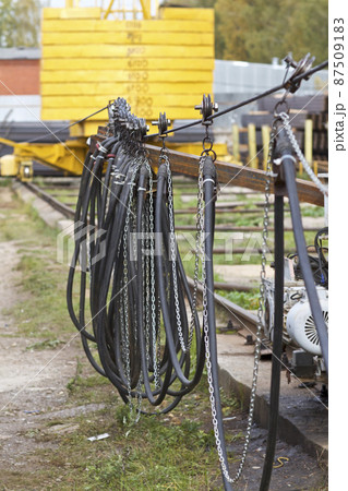 Elements of the system for transporting a current-carrying cable 87509183