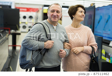 Senior couple shopping in tech store Senior couple shopping in tech store 87511462