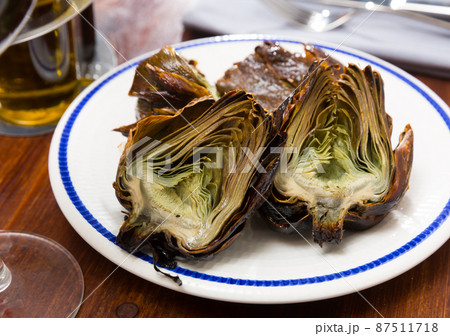 Appetizing artichokes grilled close-up Appetizing artichokes grilled close-up 87511718