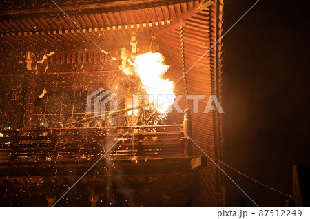 奈良県 東大寺二月堂のお水取り② 87512249