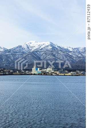 【新潟県】早春の佐渡島・両津港 87512439