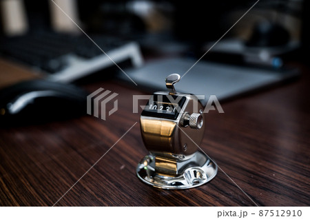 カウンター　ノルマ　仕事 87512910